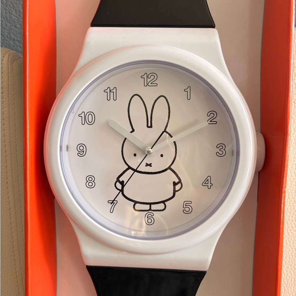 Black and White Wall Clock with Cartoon Design